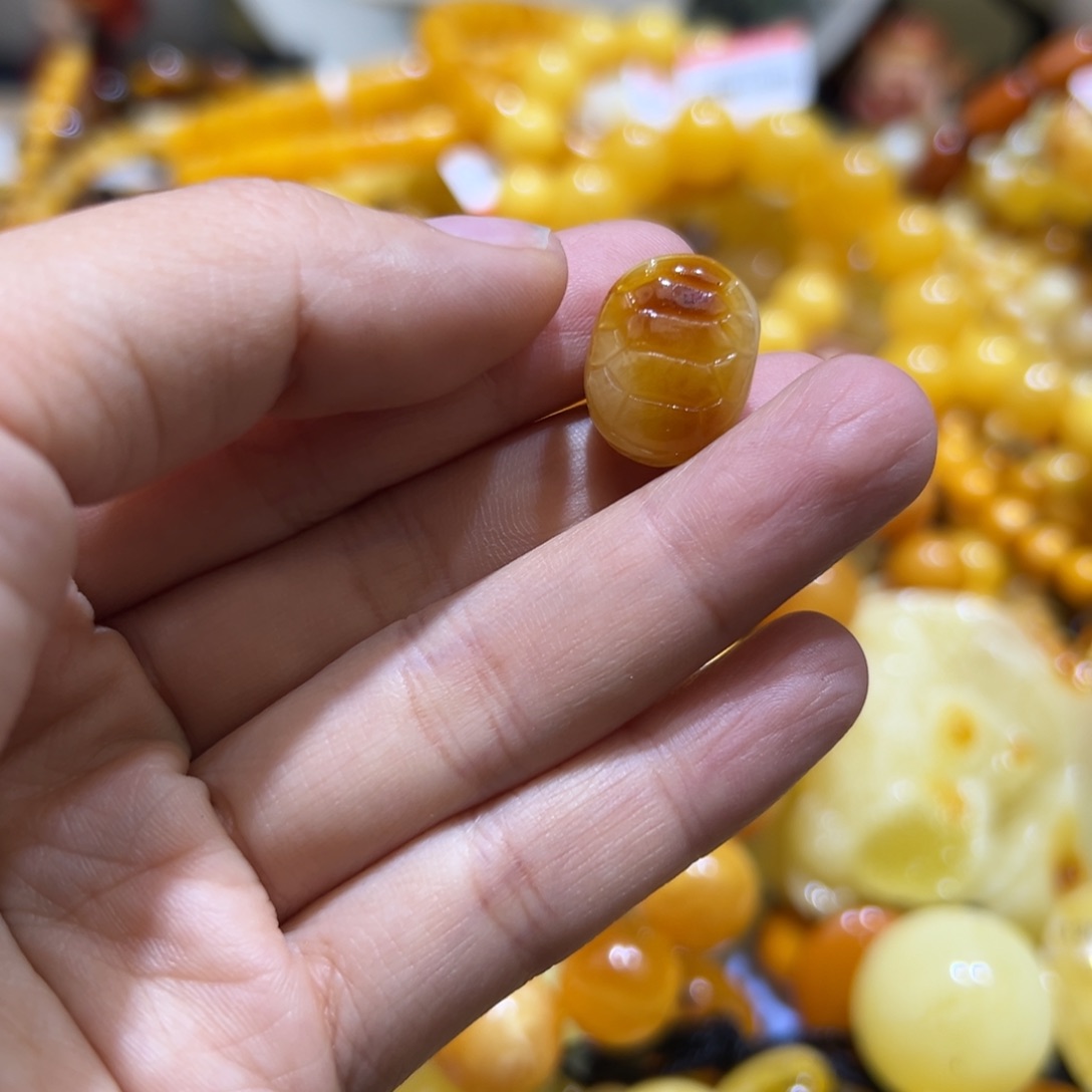 琥珀珠宝奇石未镶嵌