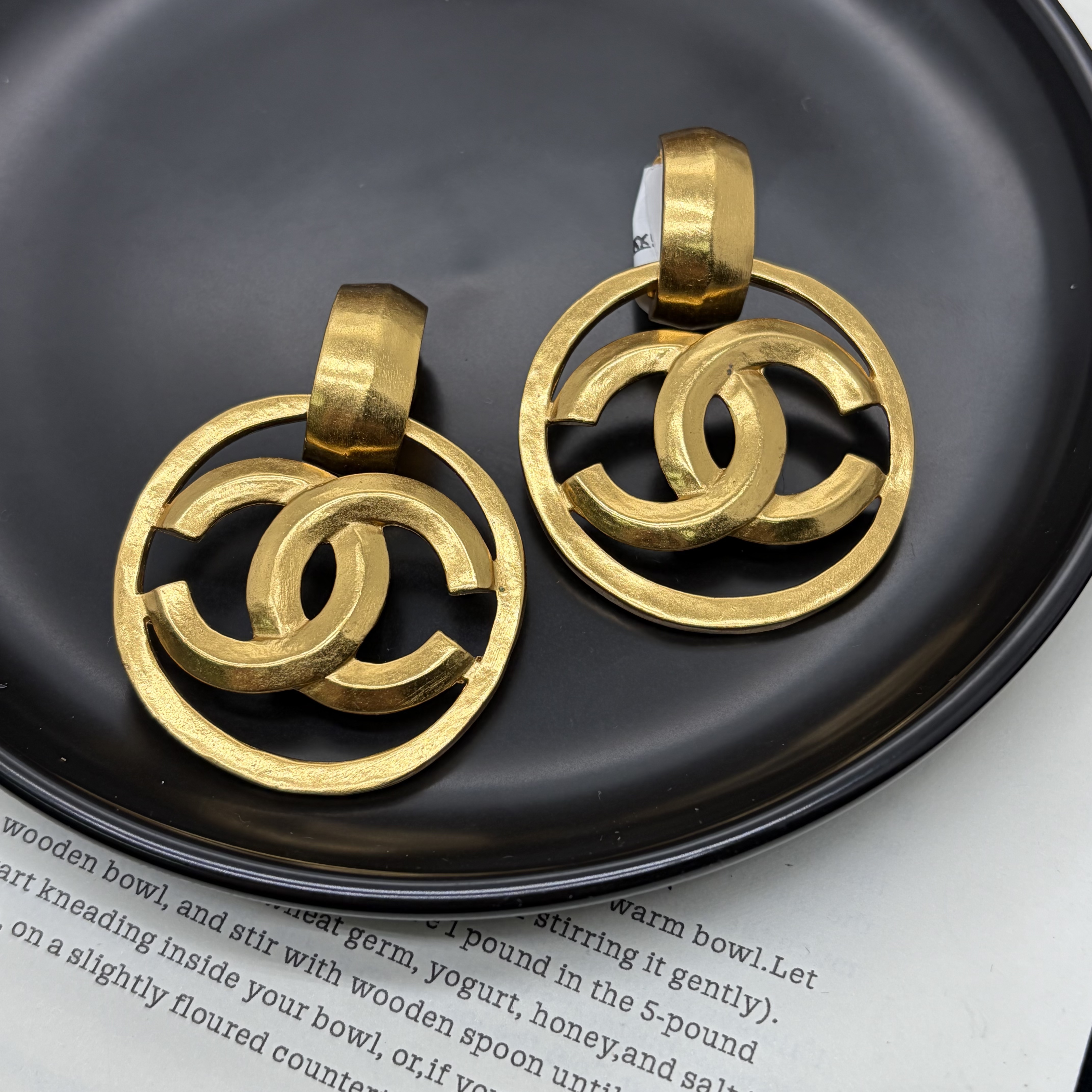 95新 Chanel/香奈儿 香奈儿圈圈镂空双c扫肩耳夹/x07226