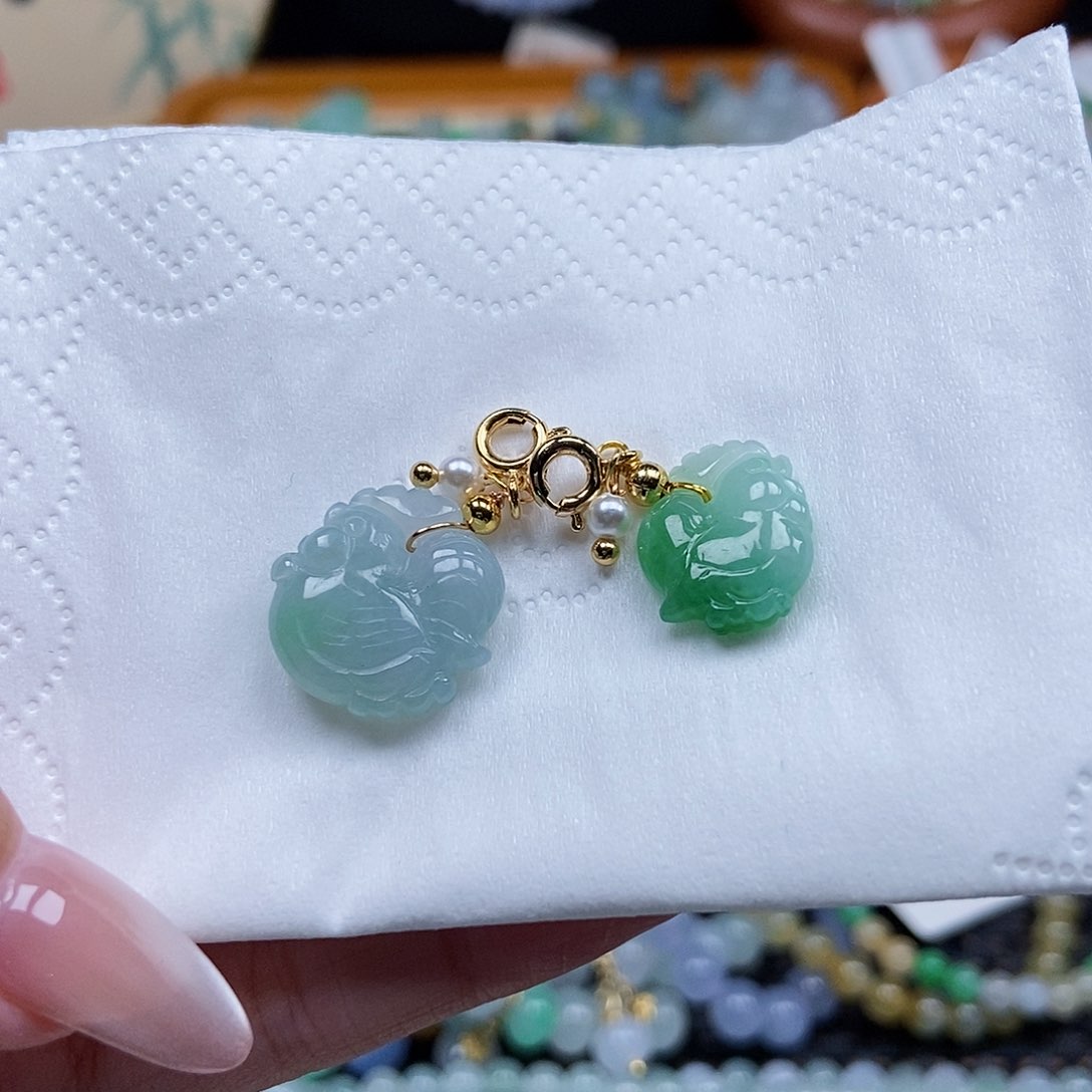 未镶嵌挂件翡翠蓝**阳闪