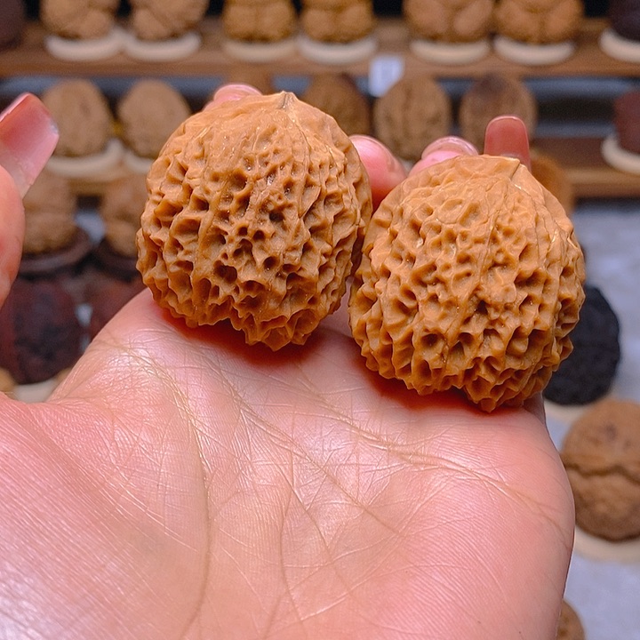 桃核把件臻龙绣球43mm