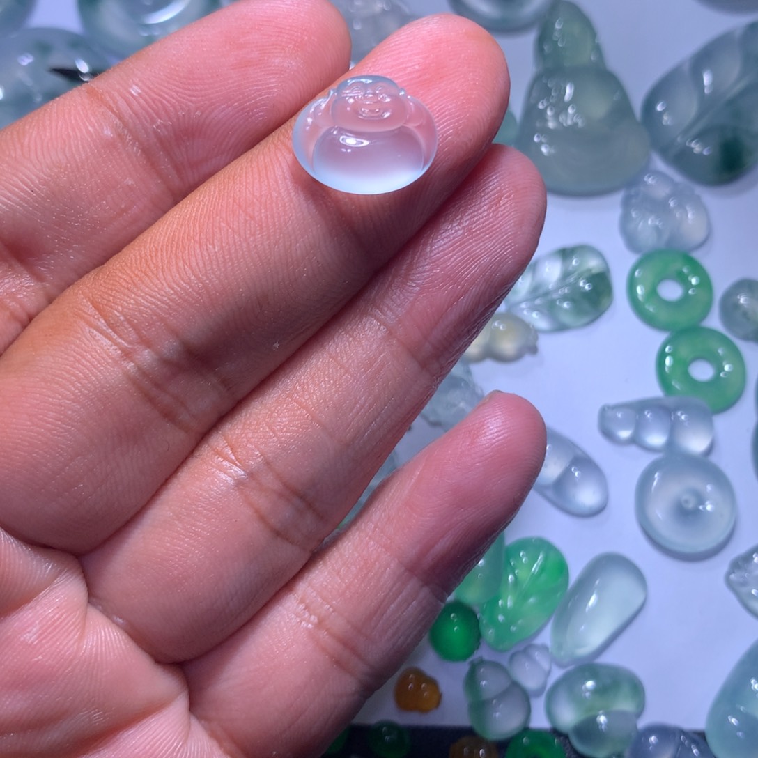 翡翠颈饰未镶嵌马**?佛公