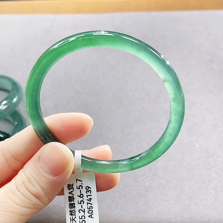翡翠未镶嵌手镯（圆镯）