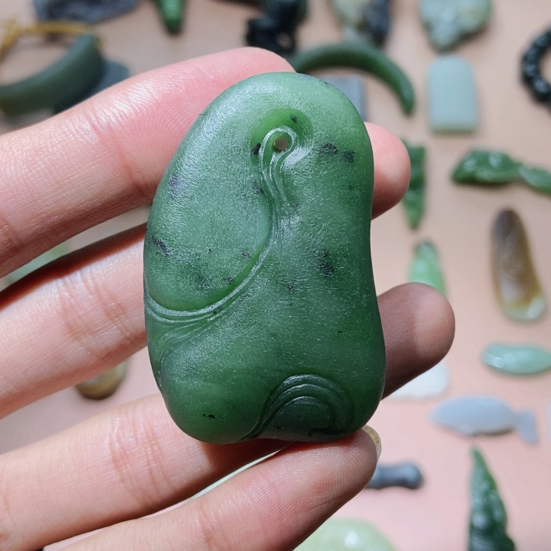 和田玉颈饰未镶嵌定制