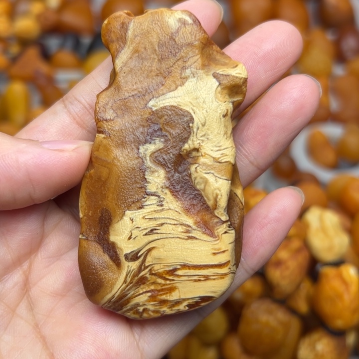 琥珀未镶嵌颈饰天然蜜蜡