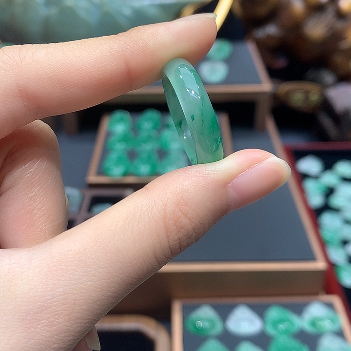 石英质玉未镶嵌颈饰