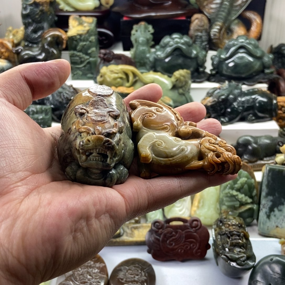 凤***槃岫岩河磨玉（透闪石质玉）未镶嵌把件