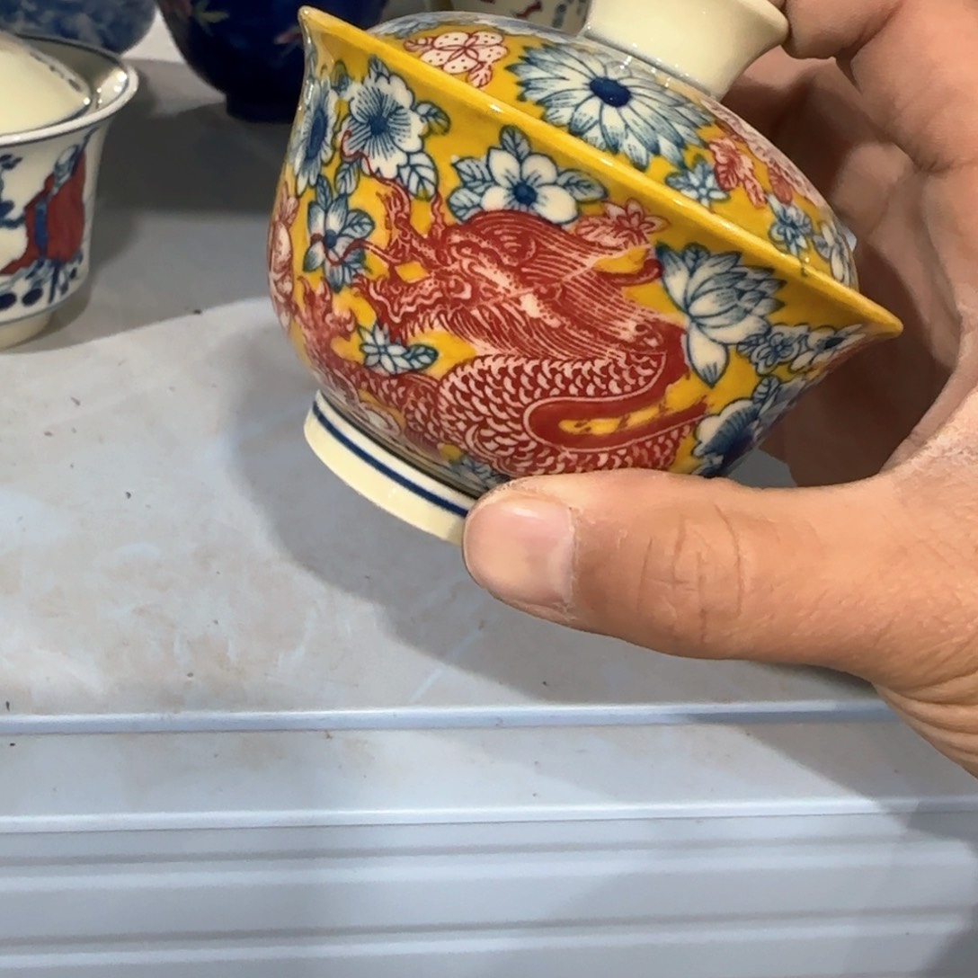 瓷片瓷器等为原料而形成独特艺术形式