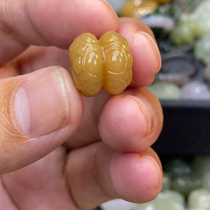 陆***路和田玉未镶嵌颈饰