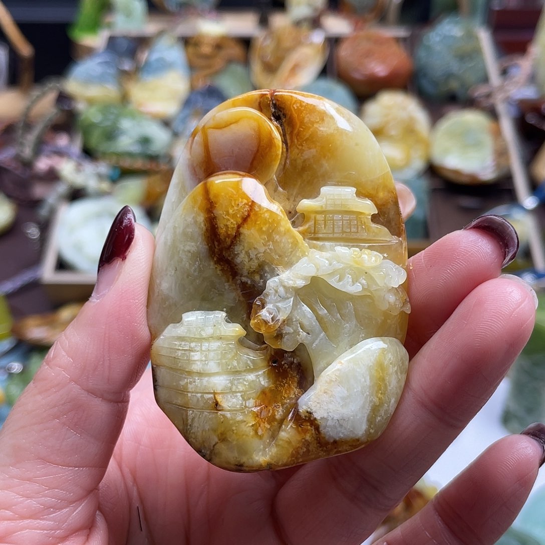 岫玉颈饰未镶嵌花玉山水