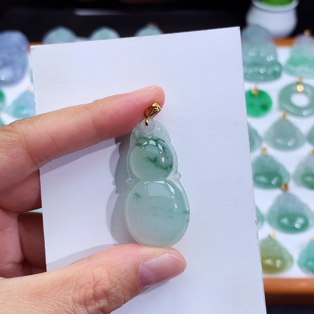 翡翠18K金镶嵌颈饰翡翠吊坠