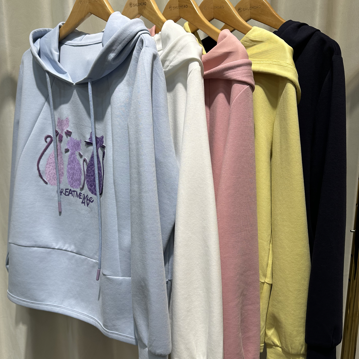 25莫若依秋款8227猫咪款帽衫卫衣