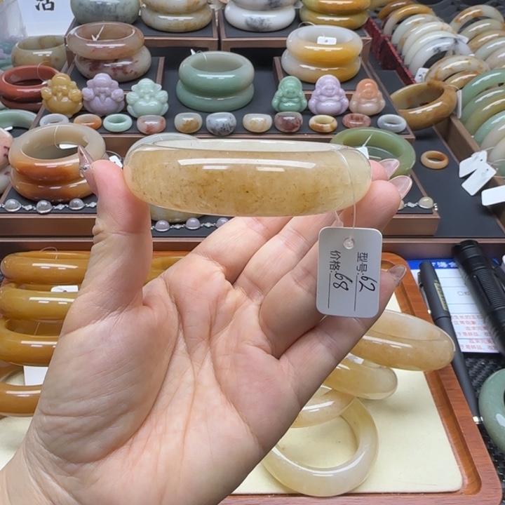 石英岩玉未镶嵌手镯