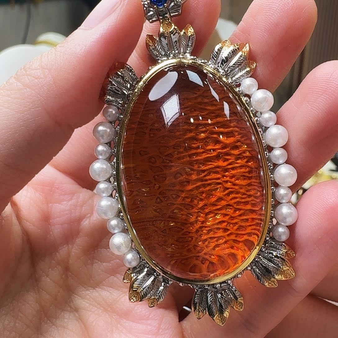 琥珀未镶嵌颈饰吊坠