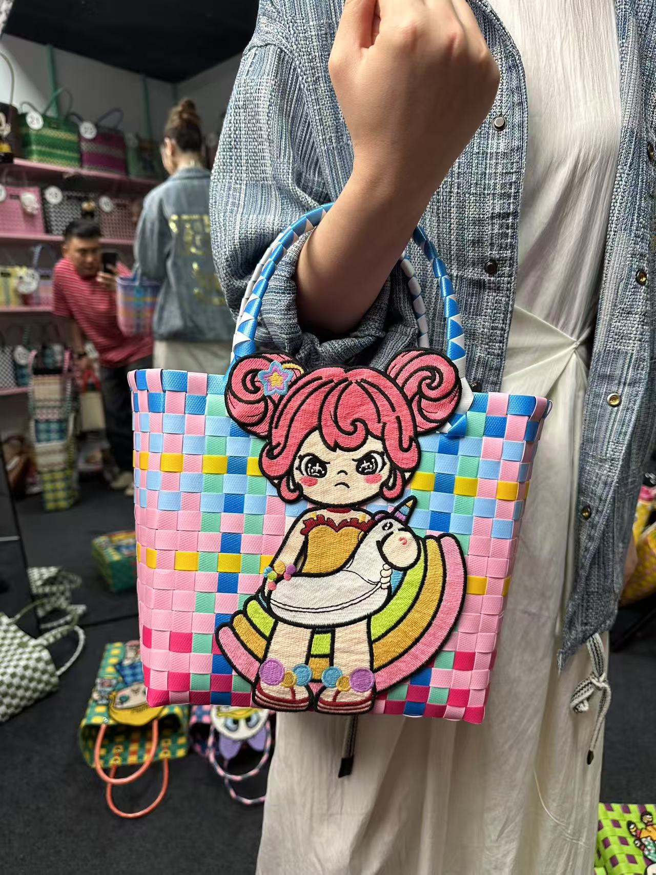 （潮玩系列中号托特）加厚加硬手工PVC编制防滑耐磨包包