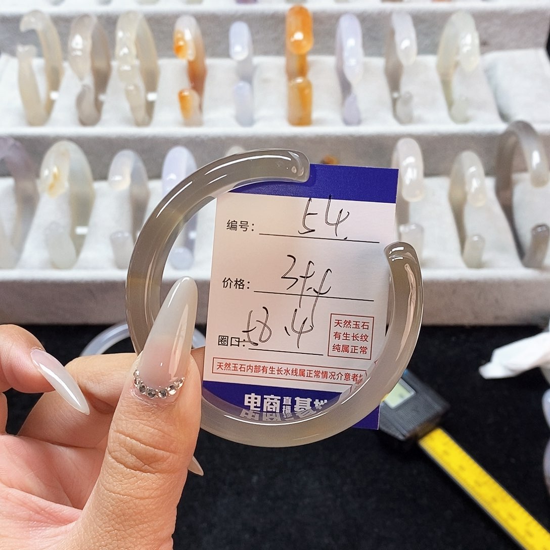 玛瑙/玉髓手镯未镶嵌54