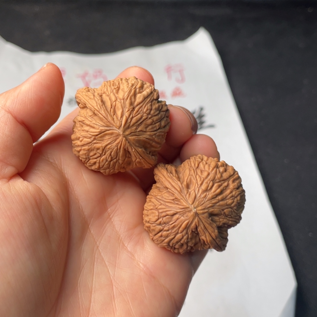 把件文玩核桃911。38绣球有黄