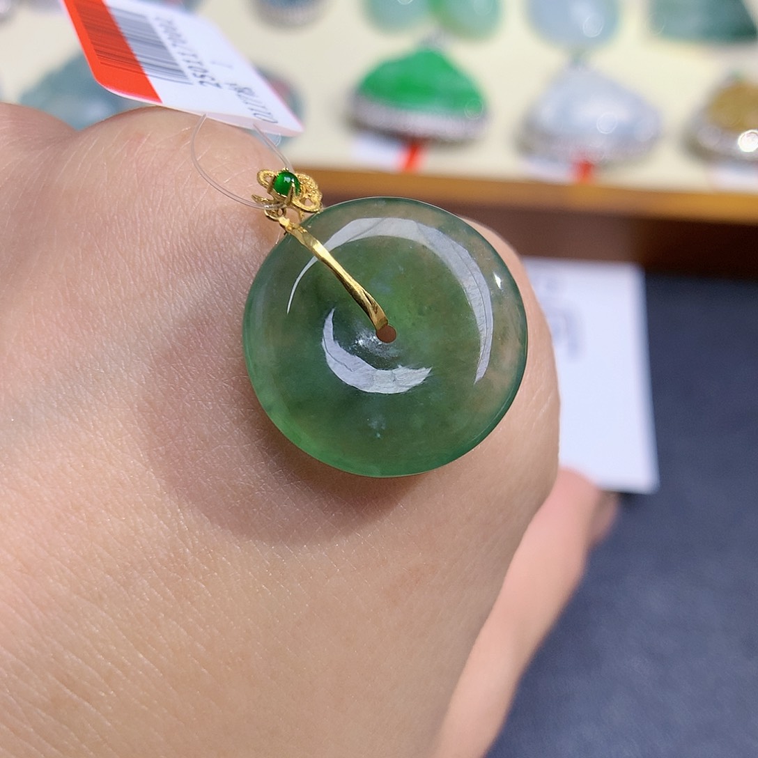 翡翠颈饰18K金镶嵌平安扣