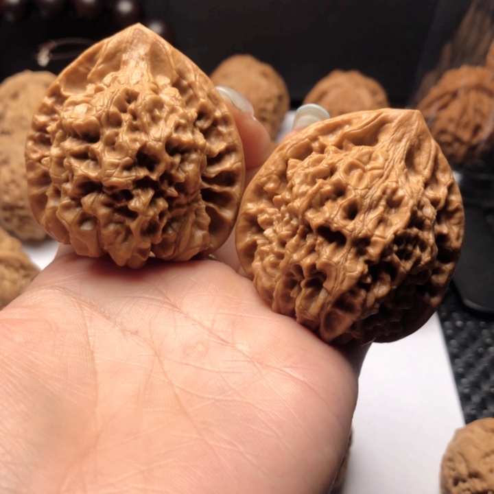 文玩核桃吊坠麒麟纹官帽45