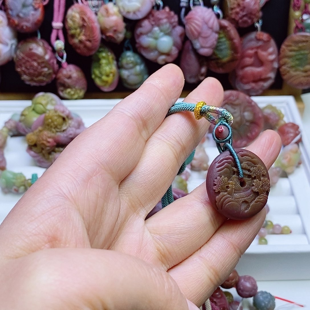 玛瑙/玉髓盐源玛瑙吊坠未镶嵌