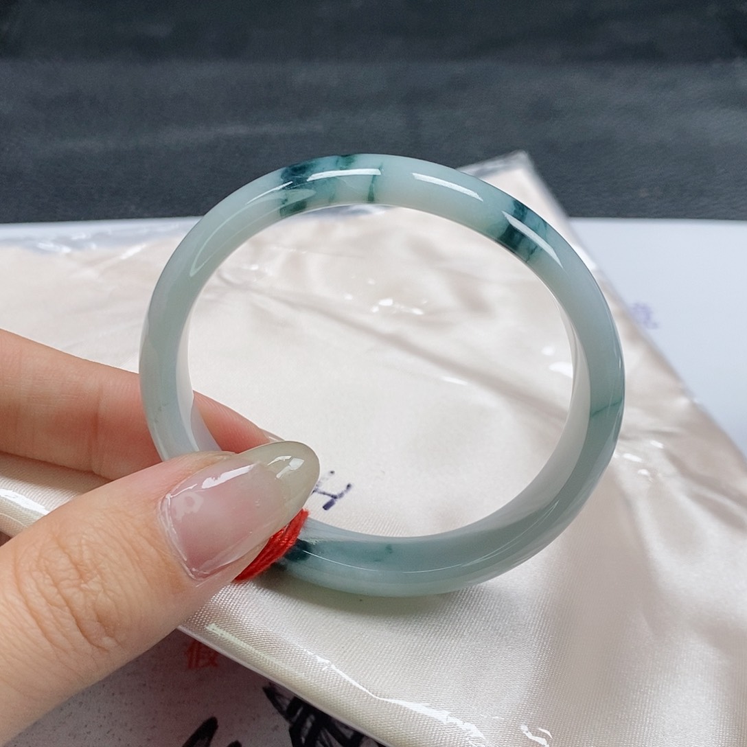 【闪购商品】翡翠未镶嵌手镯（贵妃镯）304号