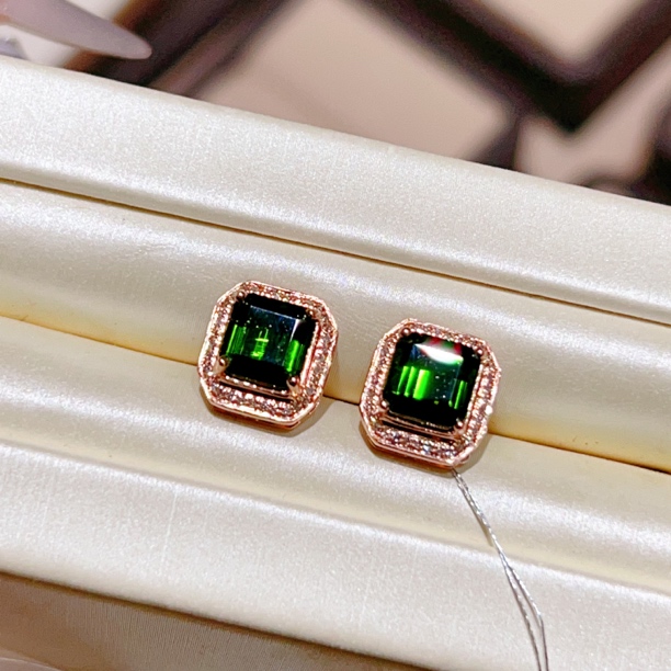 3.49ct 18k金镶嵌碧玺耳饰 3550