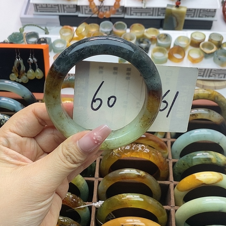 蛇纹石玉手镯合金