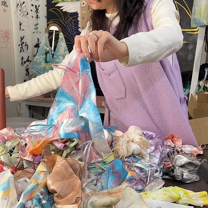淼***猫418方巾发圈不退不换