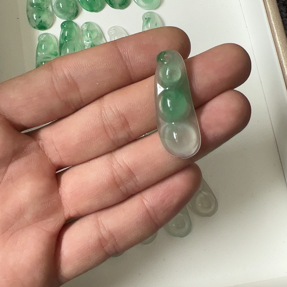 石英质玉颈饰未镶嵌肯*