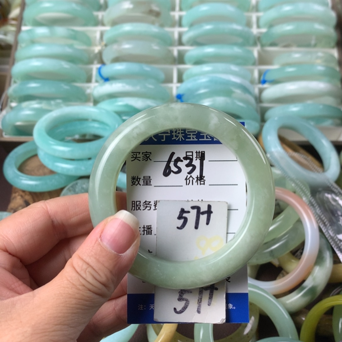 蛇纹石玉手镯未镶嵌6531