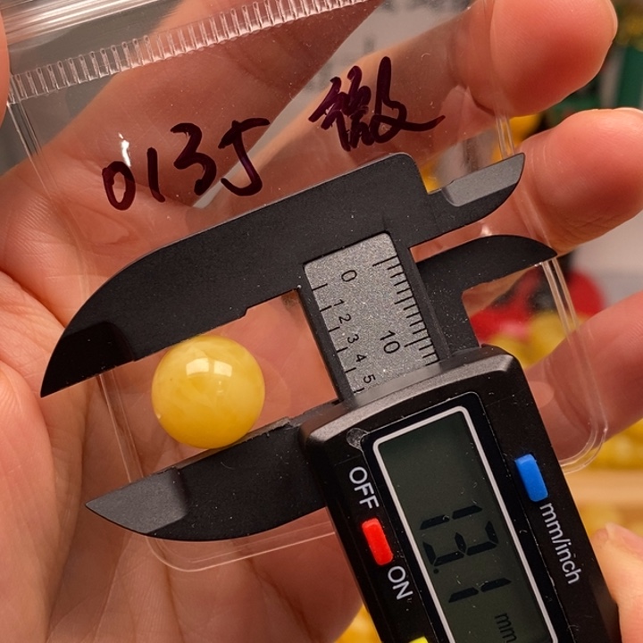 蜜蜡未镶嵌裸石13.1圆微瑕