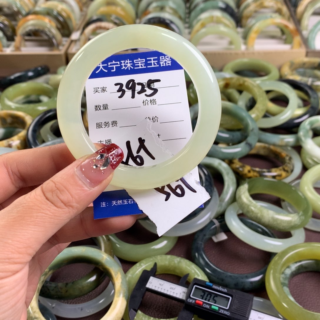 蛇纹石玉手镯未镶嵌3925