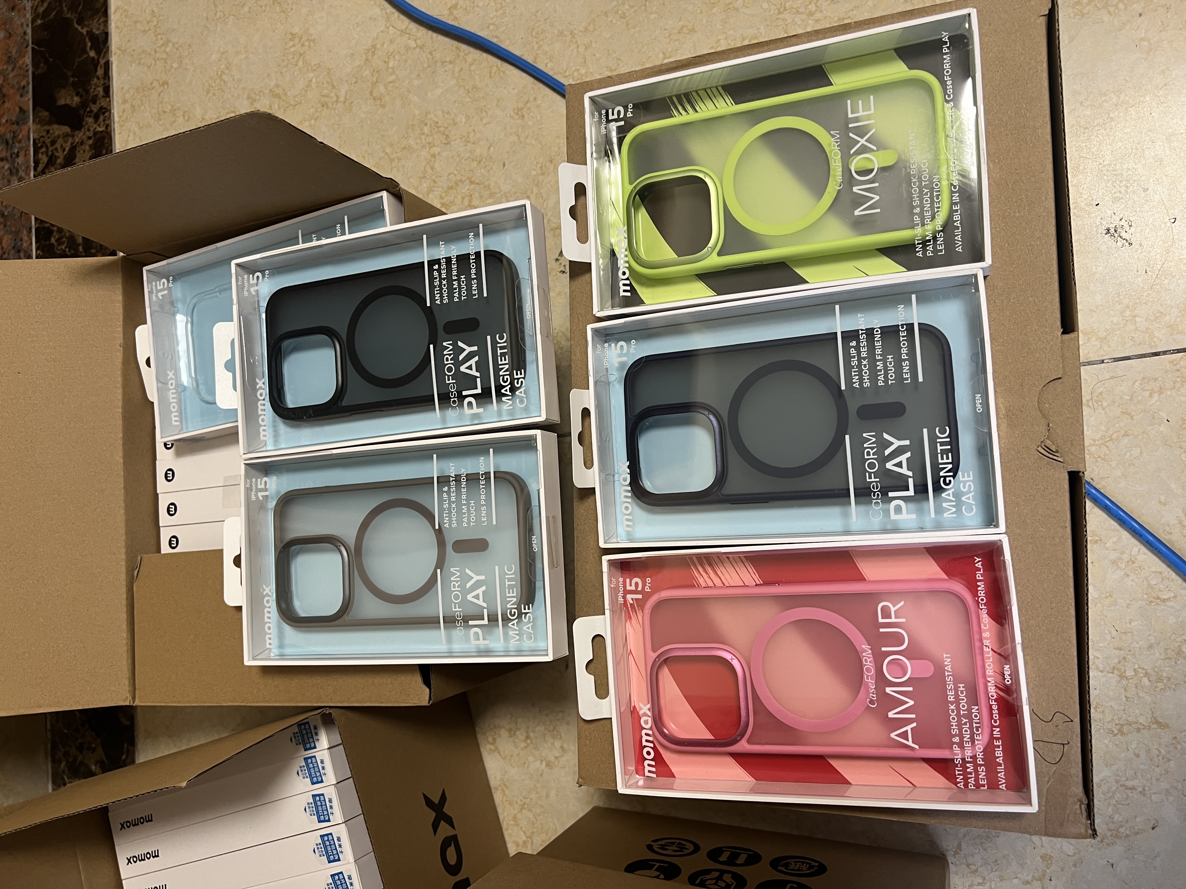 未拆封 MOMAX/摩米士 动感金属磁吸磨砂抗指纹防摔15系列手机壳