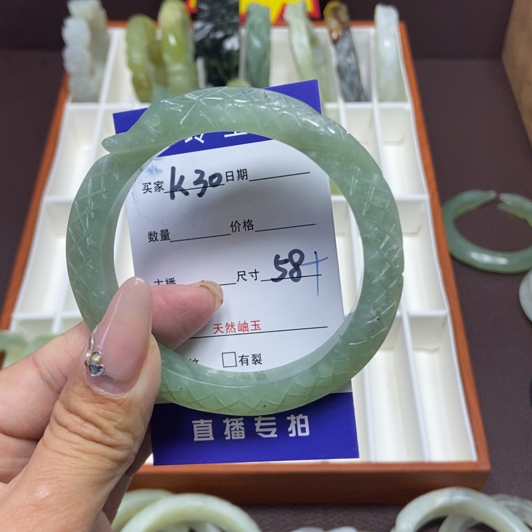 蛇纹石玉手镯未镶嵌