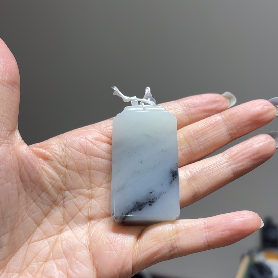 雕***筑和田玉未镶嵌颈饰