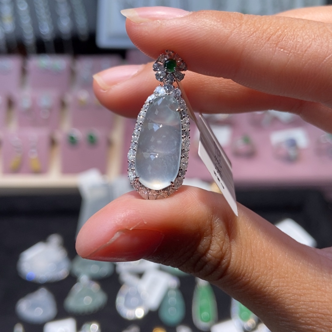 翡翠18K金镶嵌颈饰纯天然缅甸翡翠A货福豆