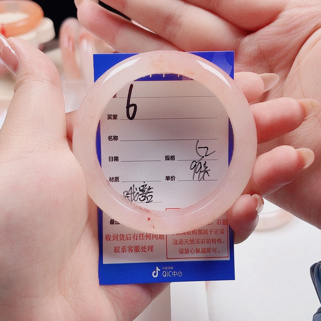 哦****石英质玉未镶嵌手镯