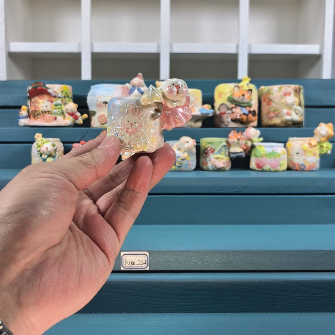 我***母特权 粉裙子小兔 手绘多肉花盆