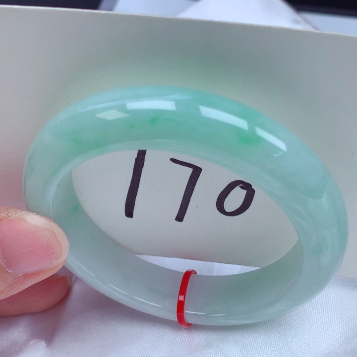 翡翠手镯未镶嵌翡翠