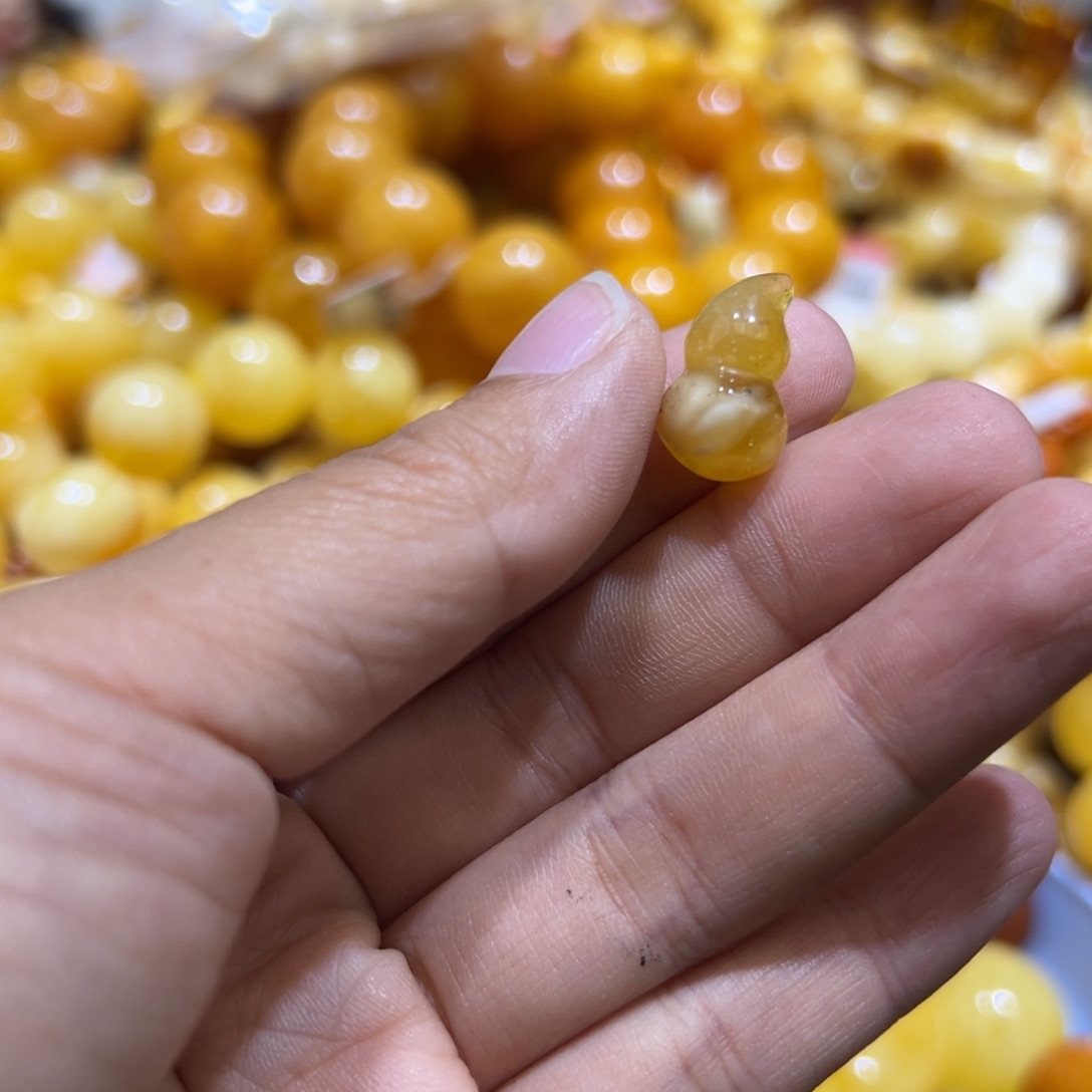 琥珀珠宝奇石未镶嵌