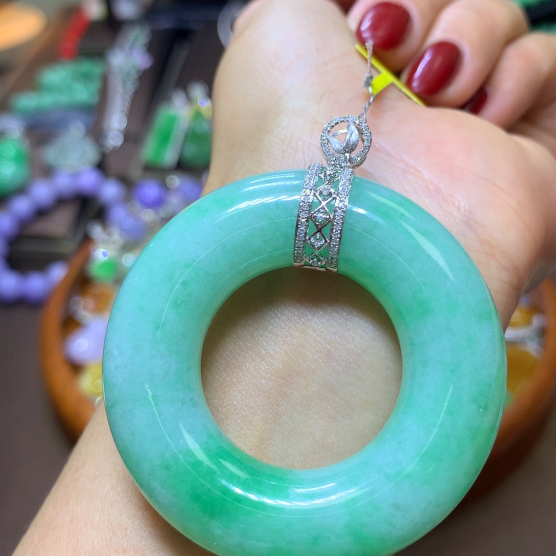 【闪购商品】翡翠颈饰18K金镶嵌翡翠