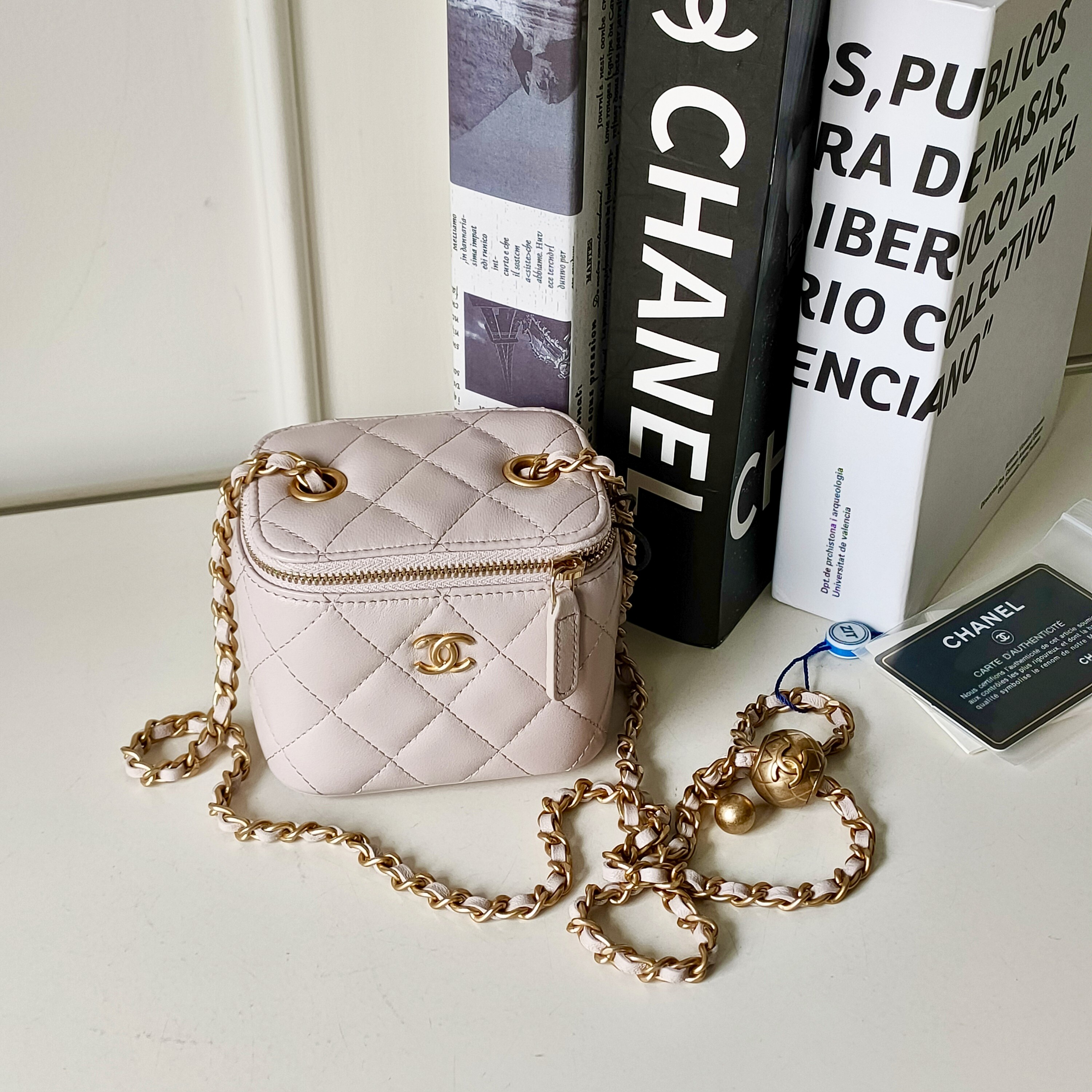 99新 Chanel/香奈儿 Azul-21B浅紫色羊皮金球化妆方盒斜挎包42105