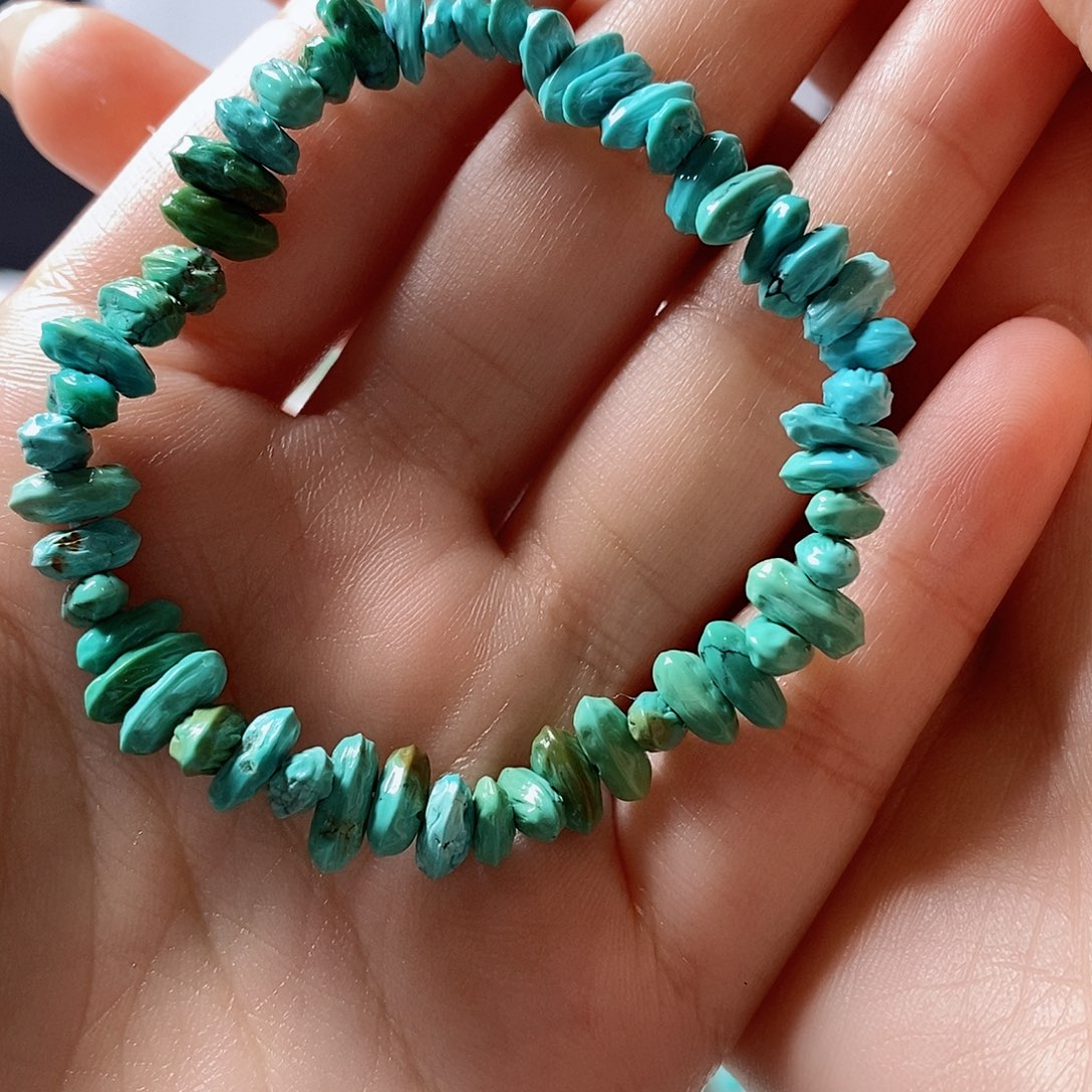 绿松石颈饰未镶嵌