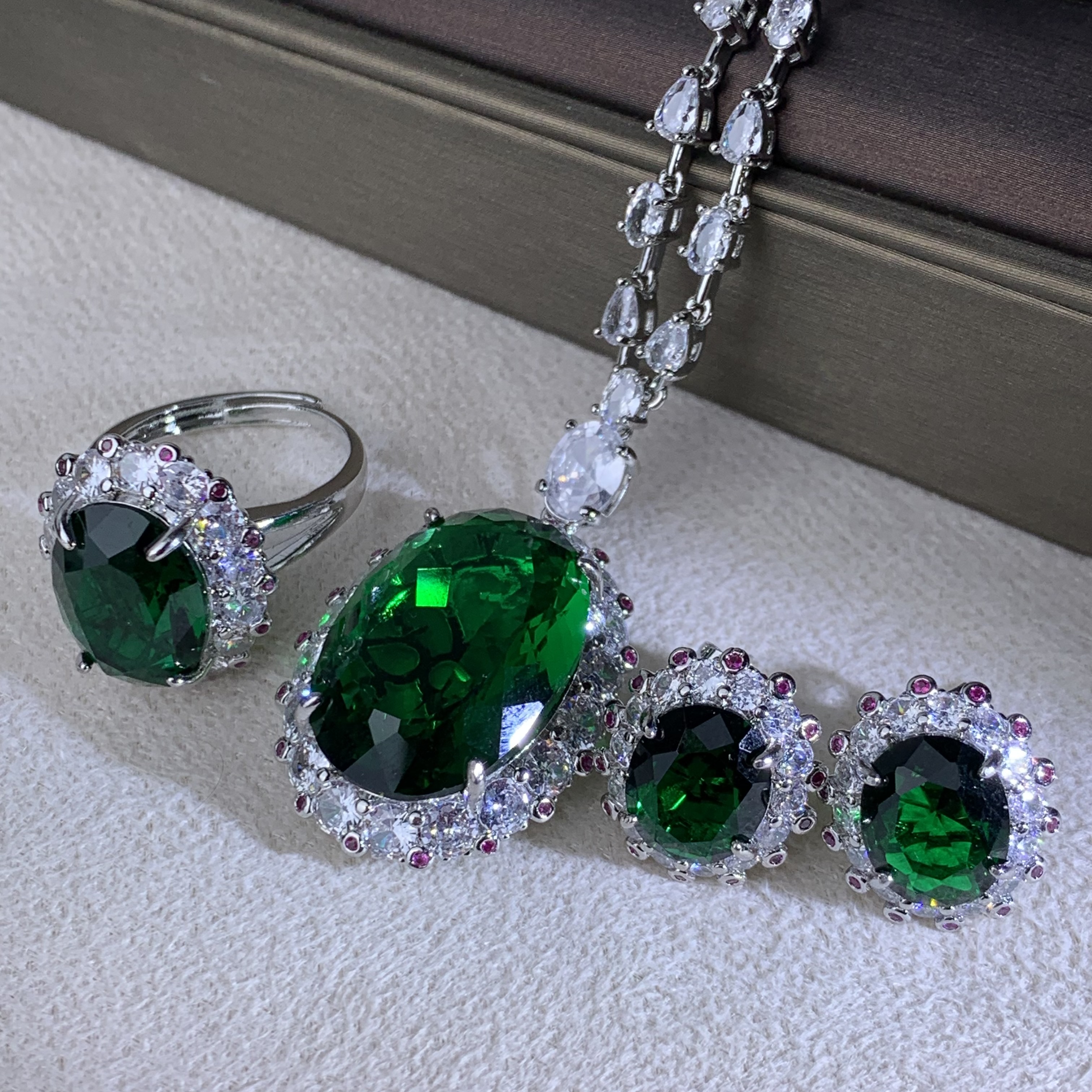 6101项链--收藏级轻奢时尚设计首饰送礼盒【三件套】