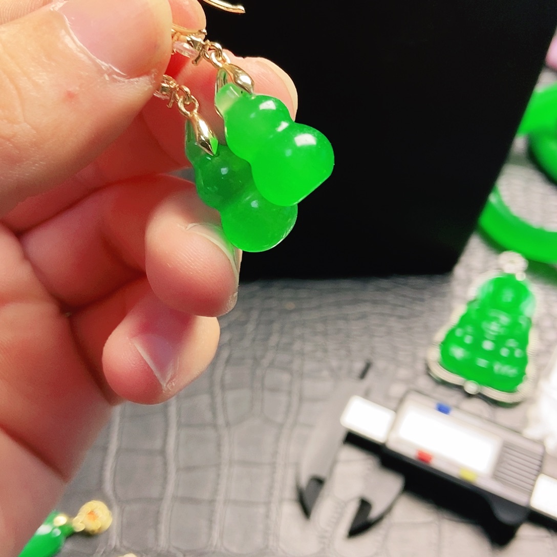 翡翠14K金镶嵌颈饰耳钉