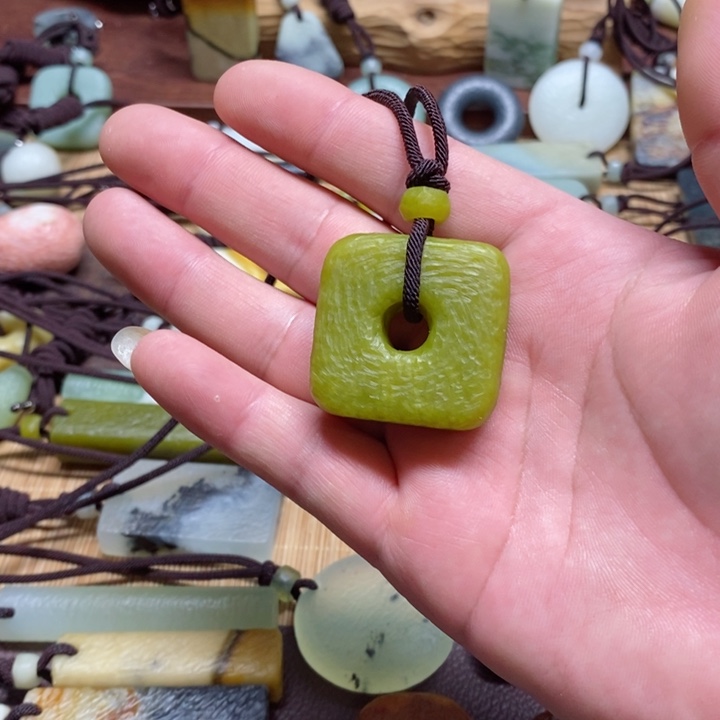 蛇纹石玉挂件未镶嵌小*