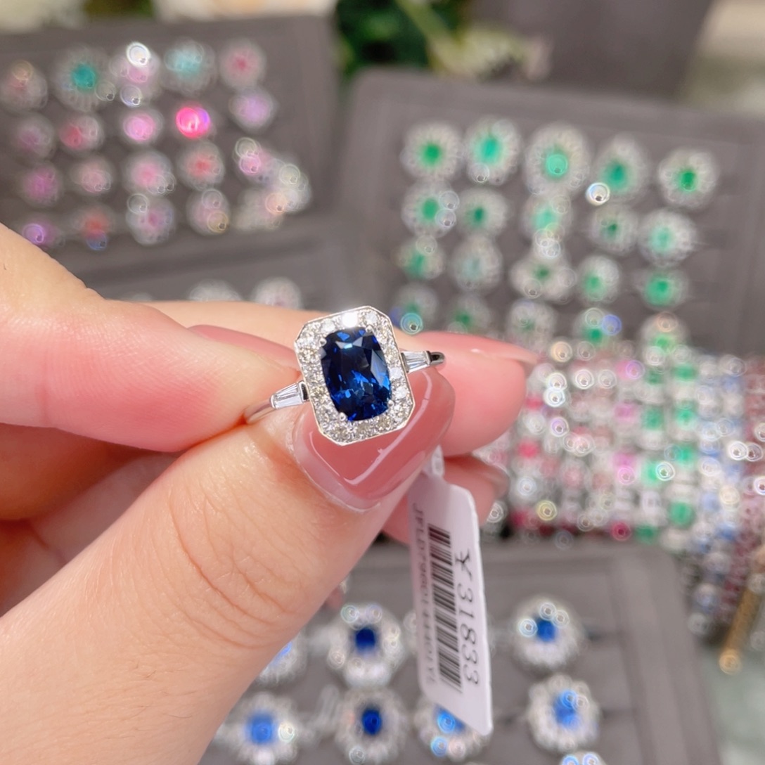 戒指蓝宝石18K金镶嵌1.53Ct