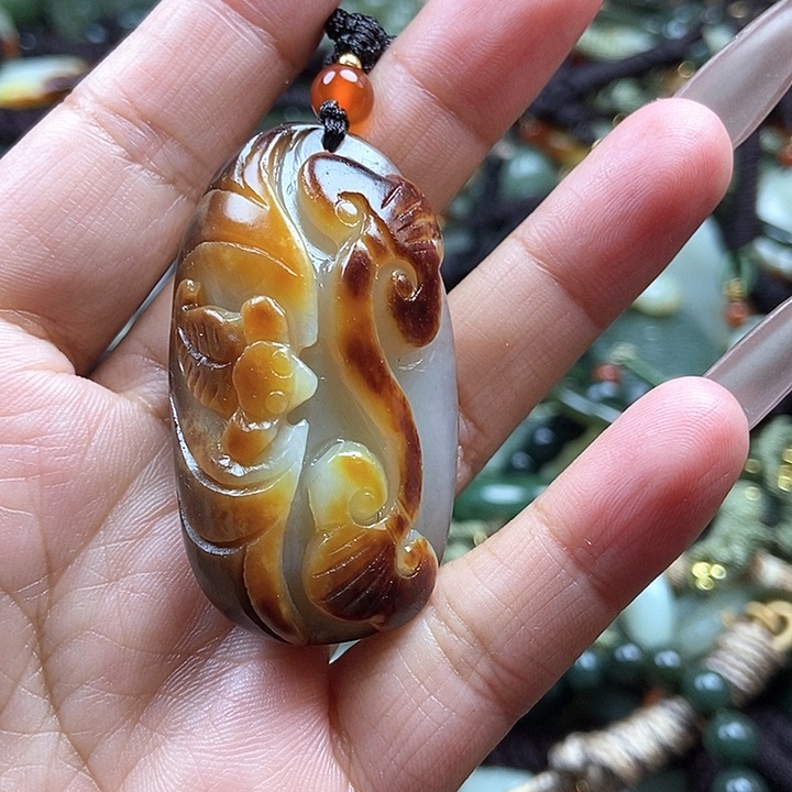 和田玉颈饰足铂镶嵌