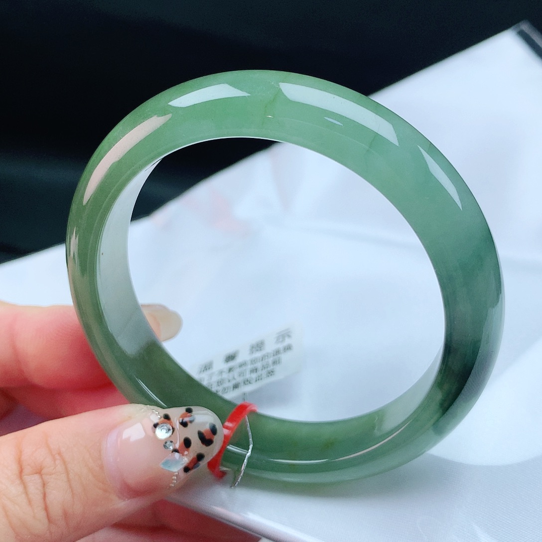 翡翠手镯未镶嵌53圈