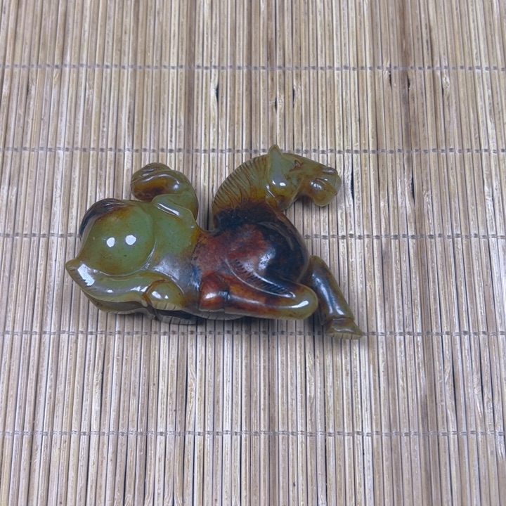 和田玉未镶嵌把件