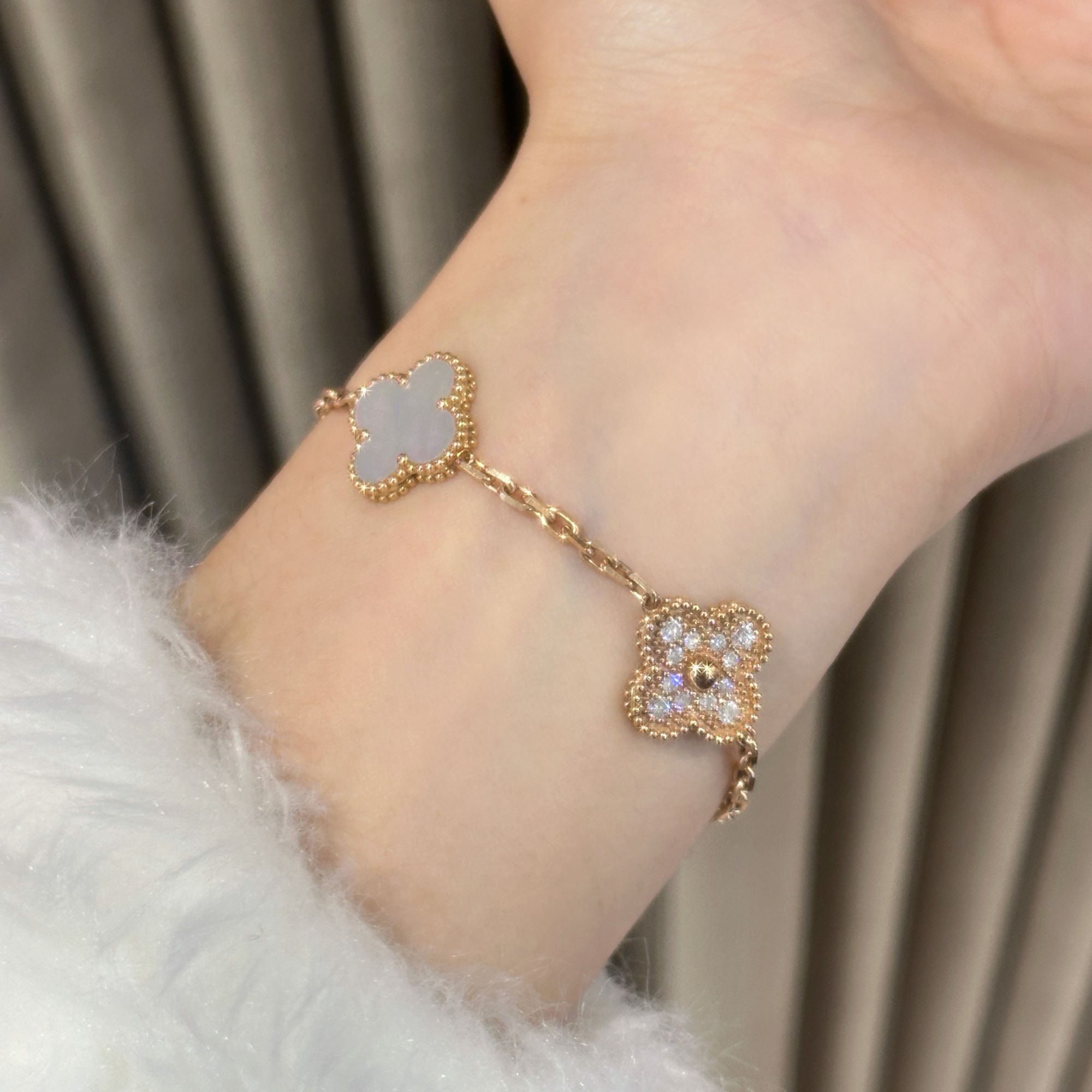 【六六精选】 玫瑰金白色隔钻手链